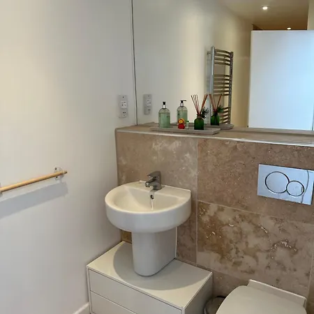 Apartment Stunning City Centre 4 Bedroom Penthouse - 2 Car Parking Spaces Bristol
