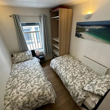 Stunning City Centre 4 Bedroom Penthouse - 2 Car Parking Spaces * Bristol