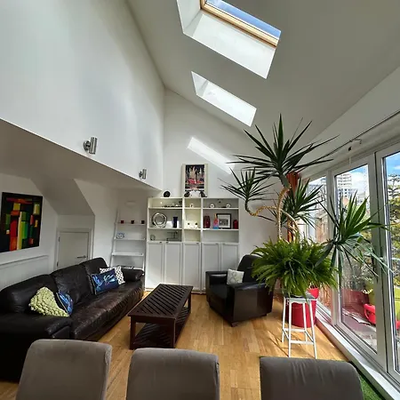 Apartment Stunning City Centre 4 Bedroom Penthouse - 2 Car Parking Spaces *
