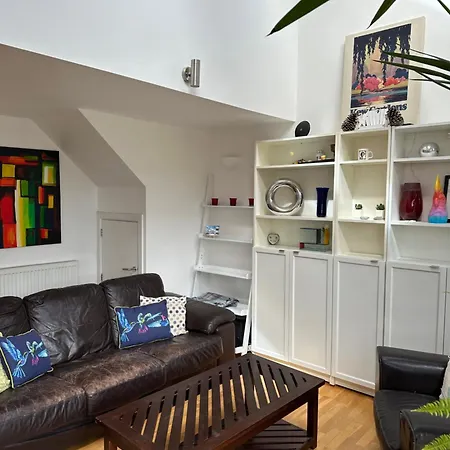Stunning City Centre 4 Bedroom Penthouse - 2 Car Parking Spaces Bristol