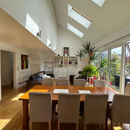 Stunning City Centre 4 Bedroom Penthouse - 2 Car Parking Spaces * Bristol