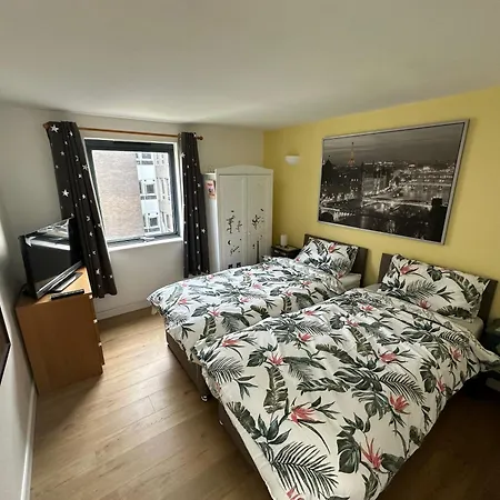 Lägenhet Stunning City Centre 4 Bedroom Penthouse - 2 Car Parking Spaces *