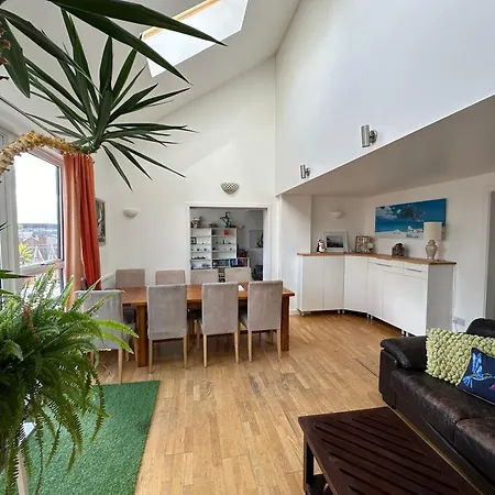 Stunning City Centre 4 Bedroom Penthouse - 2 Car Parking Spaces Lägenhet