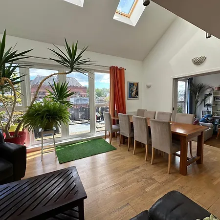 Lägenhet Stunning City Centre 4 Bedroom Penthouse - 2 Car Parking Spaces