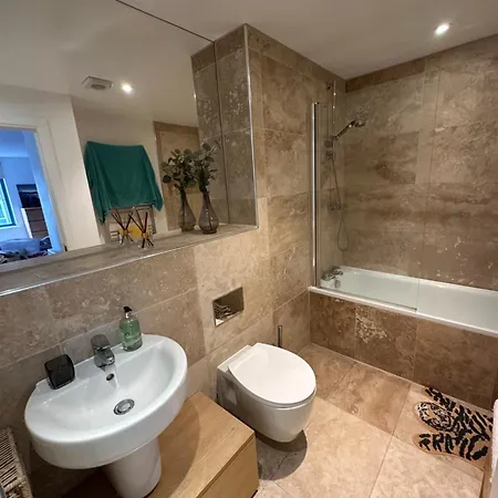 Lägenhet Stunning City Centre 4 Bedroom Penthouse - 2 Car Parking Spaces